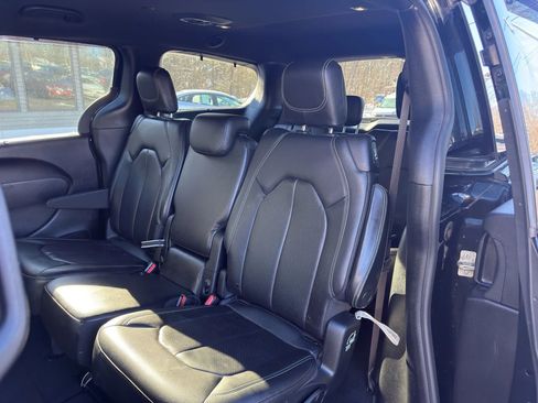 Used 2019 Chrysler Pacifica Touring-L w/ S Appearance Package image 21