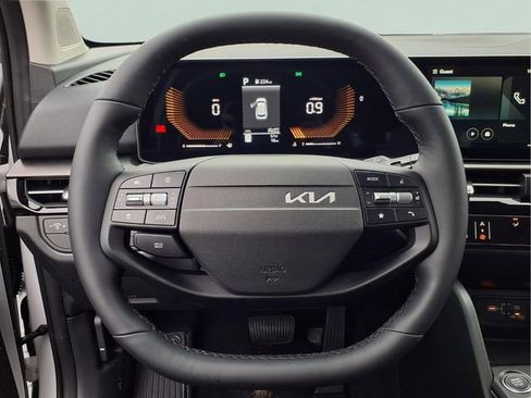 New 2026 Kia Sportage LX FWD image 9