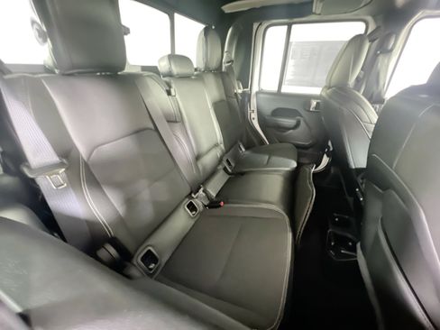 Used 2023 Jeep Gladiator Sport image 26