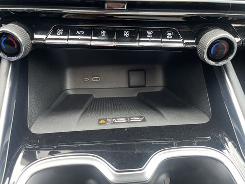 Used 2026 Chevrolet Traverse LT w/ Sun and Wheel Package image 31