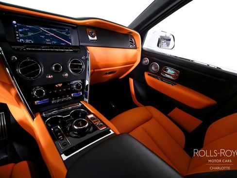 Certified 2020 Rolls-Royce Cullinan AWD/4WD image 15