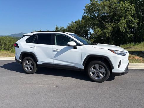 Used 2022 Toyota RAV4 XLE FWD image 7