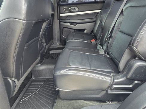 Used 2017 Ford Explorer XLT w/ Equipment Group 202A image 21