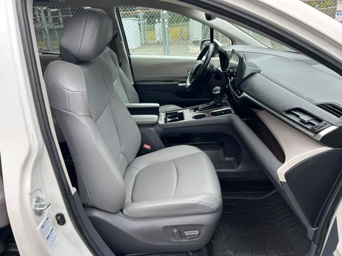 Used 2021 Toyota Sienna XLE AWD/4WD image 17