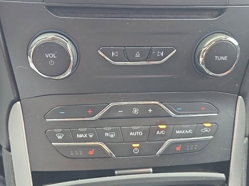 Used 2016 Ford Edge SEL w/ Equipment Group 201A AWD/4WD image 23