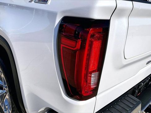 Used 2019 GMC Sierra 1500 SLT w/ SLT Premium Plus Package image 33