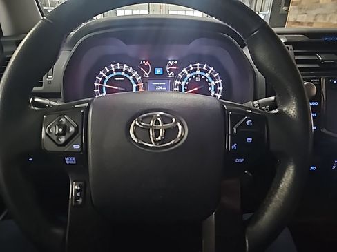Used 2019 Toyota 4Runner TRD Off-Road Premium image 8