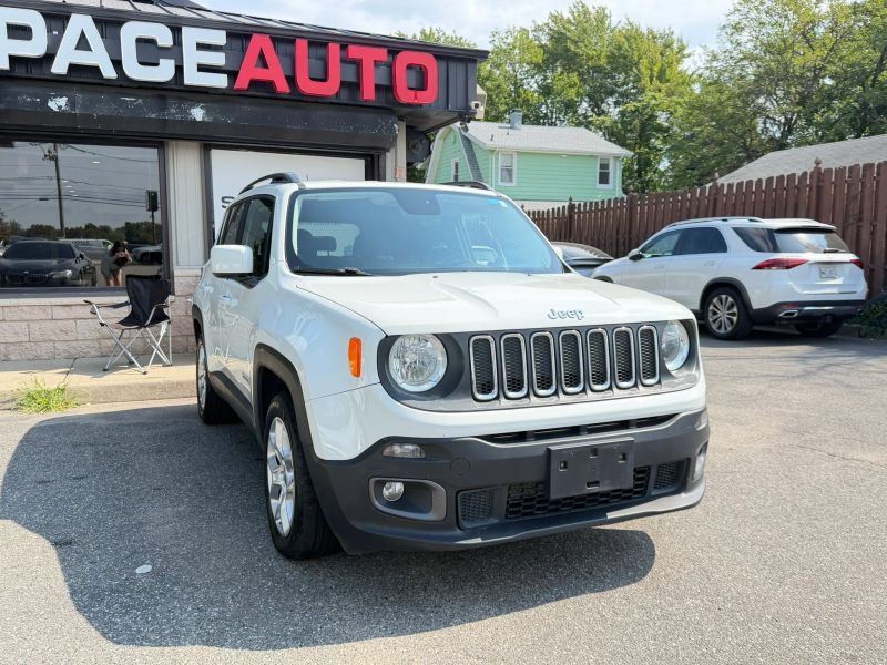 Used 2017 Jeep Renegade Latitude FWD image 4