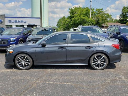 Used 2022 Honda Civic Touring image 2