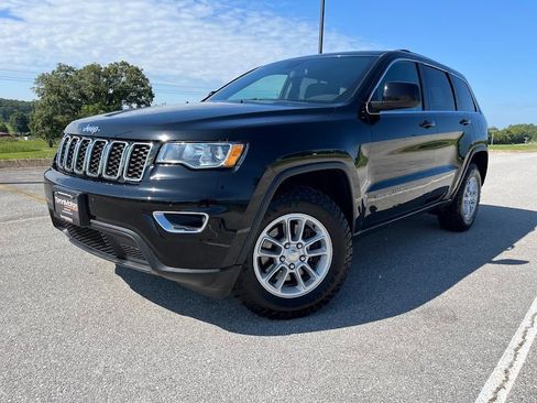 Used 2020 Jeep Grand Cherokee Laredo image 48