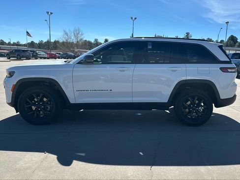 New 2026 Jeep Grand Cherokee Altitude image 6