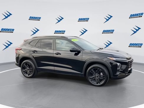 Used 2024 Chevrolet Trax ACTIV w/ Sunroof Package image 2