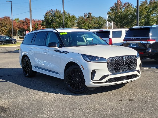 Used 2025 Lincoln Aviator Reserve w/ Equipment Group 201A AWD/4WD image 32