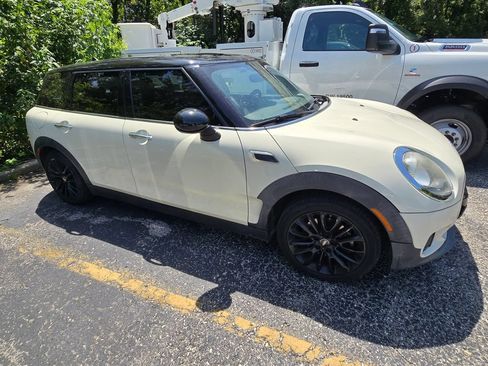 Used 2016 MINI Cooper Clubman FWD image 4
