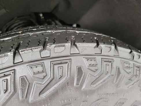 Used 2023 GMC Canyon Elevation w/ Elevation Premium Package image 11