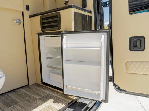 Used 2022 Mercedes-Benz Sprinter 2500 image 59