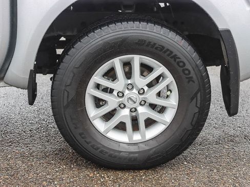 Used 2021 Nissan Frontier SV image 16