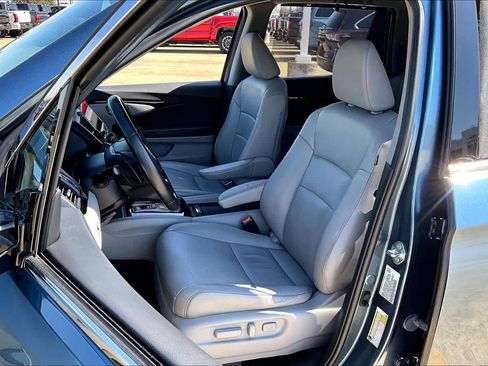 Used 2021 Honda Pilot Touring image 7