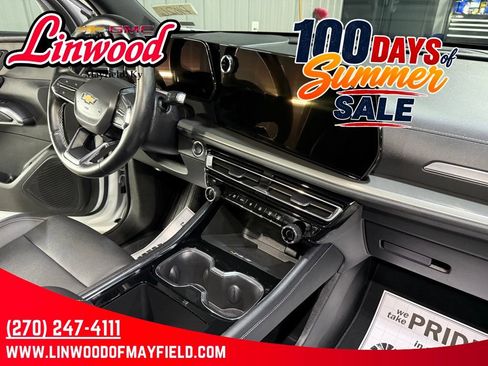 Used 2026 Chevrolet Traverse LT FWD image 30