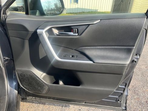 Used 2021 Toyota RAV4 XLE w/ Convenience Package image 17