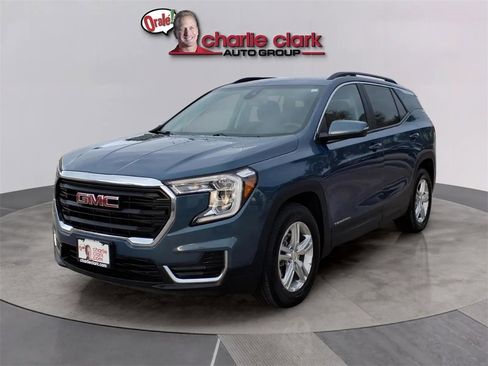 Used 2024 GMC Terrain SLE w/ Driver Convenience Package image 1