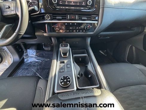 Used 2024 Nissan Pathfinder SV AWD/4WD image 15