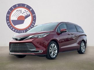 Used 2023 Toyota Sienna Platinum video 2