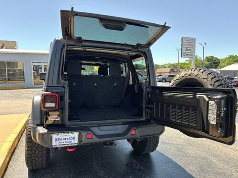 Used 2019 Jeep Wrangler Unlimited Rubicon w/ Cold Weather Group AWD/4WD image 8