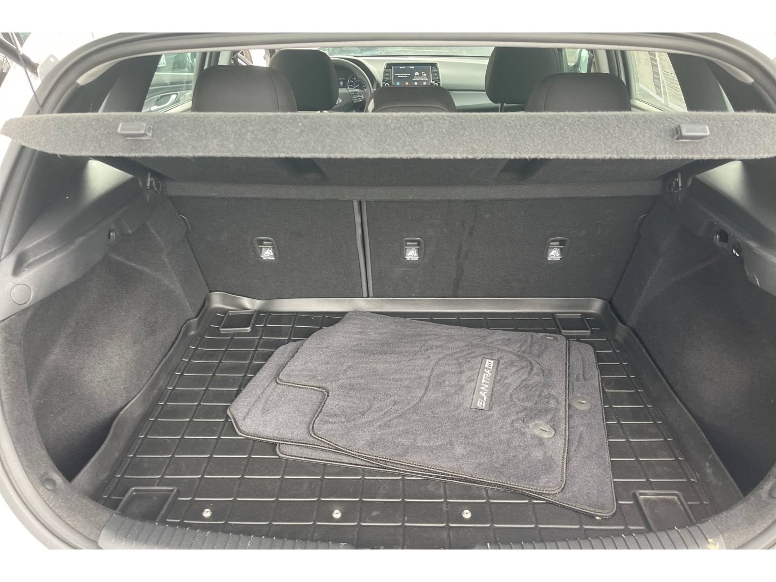 Used 2018 Hyundai Elantra GT FWD image 17