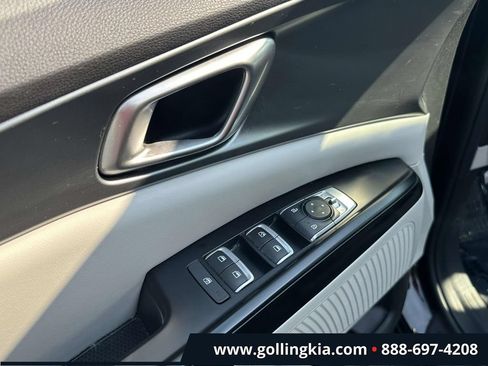 Certified 2024 Kia Carnival LX FWD image 15