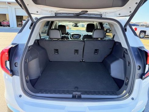 Used 2023 GMC Terrain SLT w/ Infotainment Package II image 8