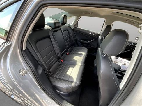 Used 2024 Volkswagen Jetta SE FWD image 25