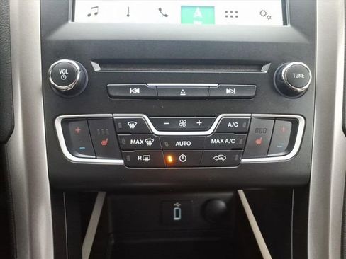 Used 2018 Ford Fusion SE w/ Equipment Group 602A image 23