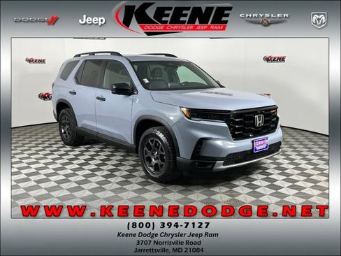 Used 2025 Honda Pilot TrailSport image 1