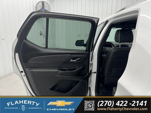 Used 2023 Chevrolet Traverse Premier AWD/4WD image 10
