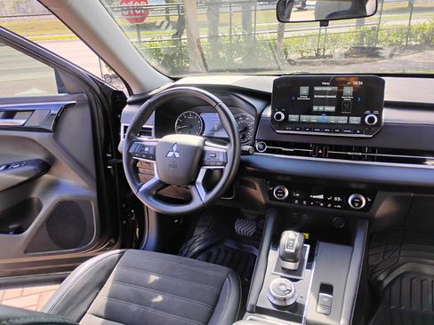 Used 2023 Mitsubishi Outlander SE image 47