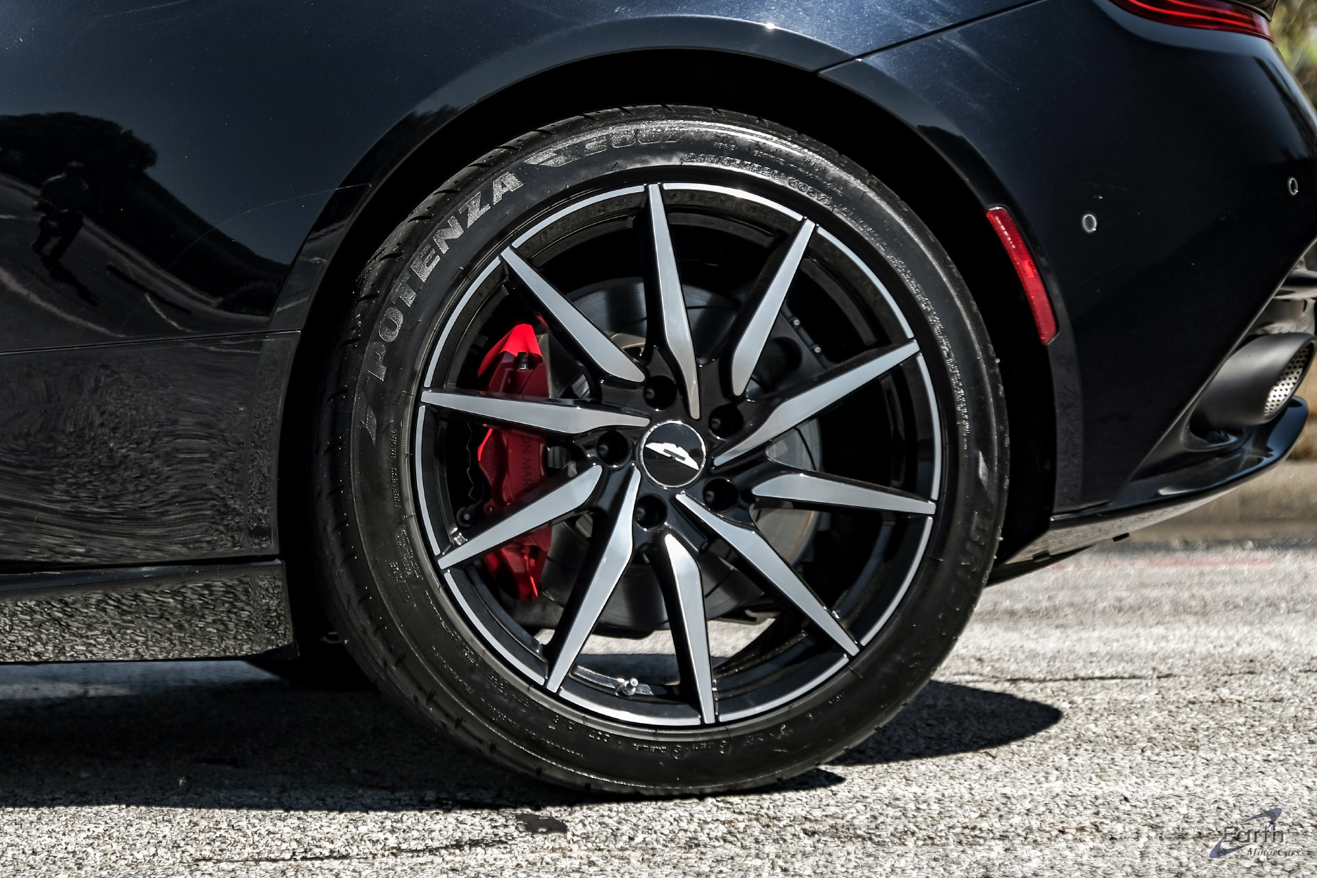 Used 2021 Aston Martin DB11 Coupe RWD image 82