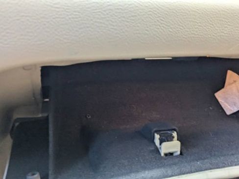 Used 2011 Lincoln Town Car Signature Limited image 37