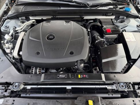 Used 2020 Volvo S60 T5 Momentum image 32
