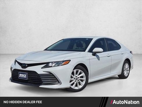 Used 2022 Toyota Camry LE FWD image 1