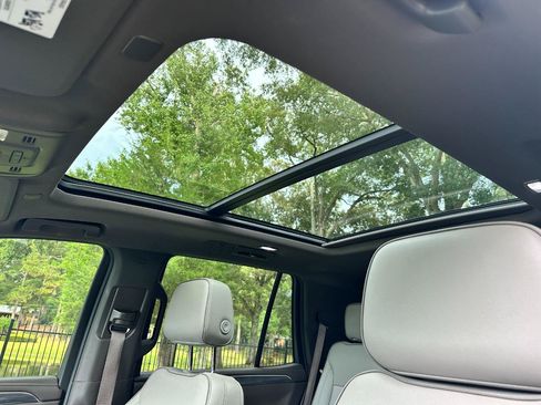 Used 2022 GMC Yukon SLT w/ SLT Premium Package RWD image 15