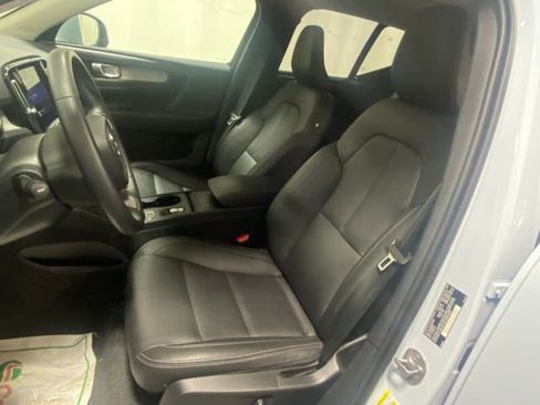 Certified 2025 Volvo XC40 B5 Core image 11