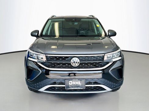 Used 2022 Volkswagen Taos SE AWD/4WD image 3