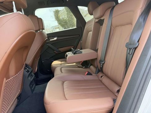 Used 2023 Audi Q5 2.0T Premium w/ Convenience Package image 9