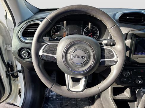 Used 2018 Jeep Renegade Latitude image 11