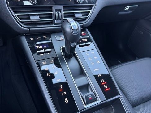 Used 2022 Porsche Macan S AWD/4WD image 31
