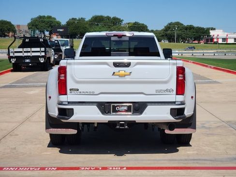 New 2026 Chevrolet Silverado 3500 High Country w/ High Country Premium Package AWD/4WD image 7