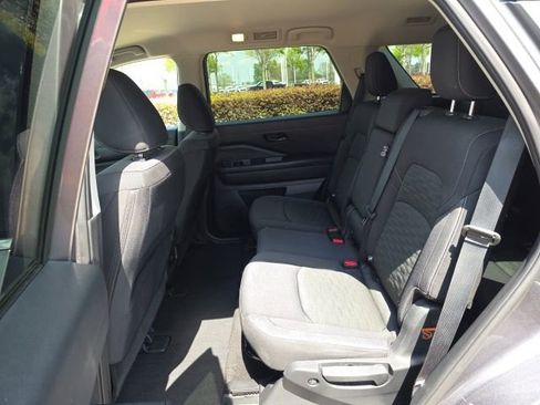 Used 2025 Nissan Pathfinder SV image 15