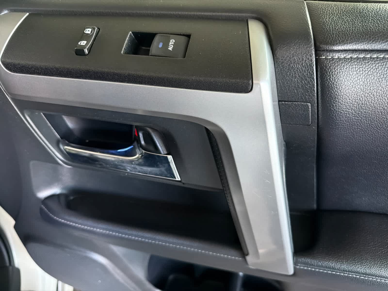 Used 2019 Toyota 4Runner Limited AWD/4WD image 19