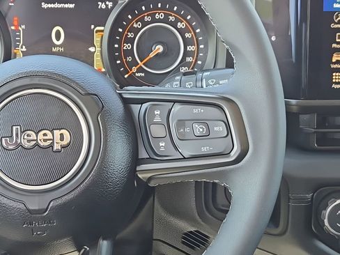 Used 2026 Jeep Wrangler Unlimited Rubicon AWD/4WD image 26